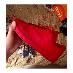 🔥 Red Nike Sneakers 🔥